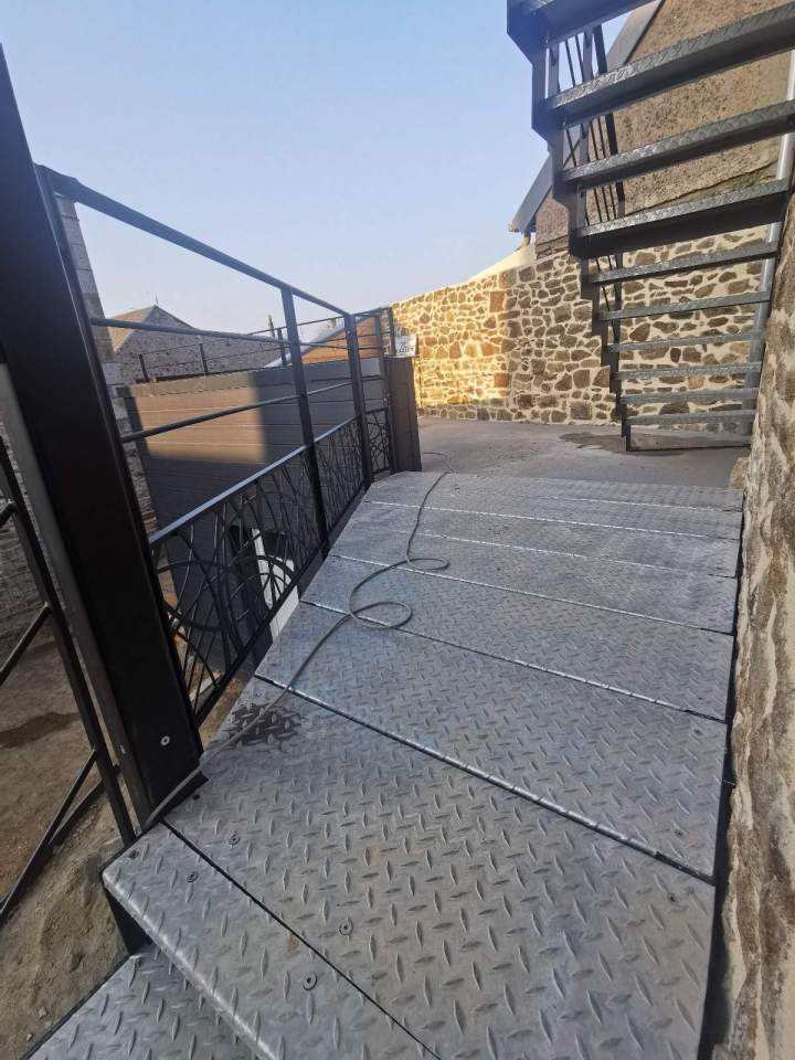 f99240039938e4f50a555532bdca4a4b91b51d4e